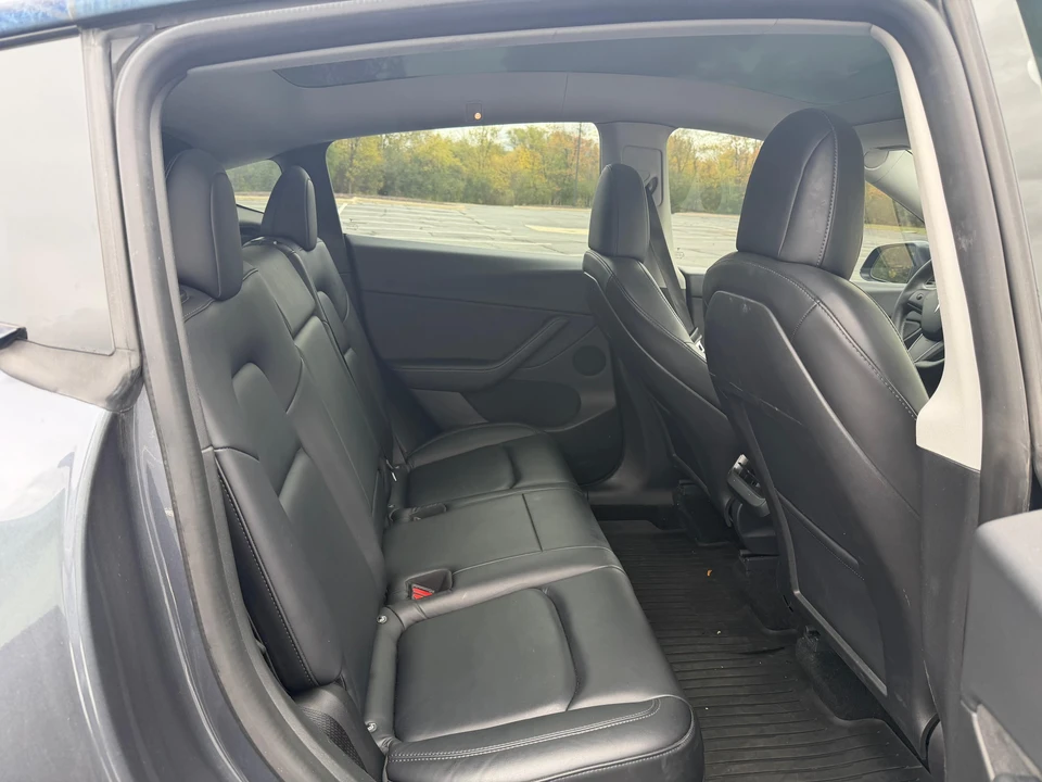 2022 Tesla Model Y Performance - Image 27 of 31