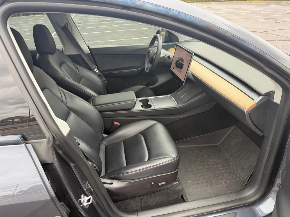 2022 Tesla Model Y Performance - Image 25 of 31