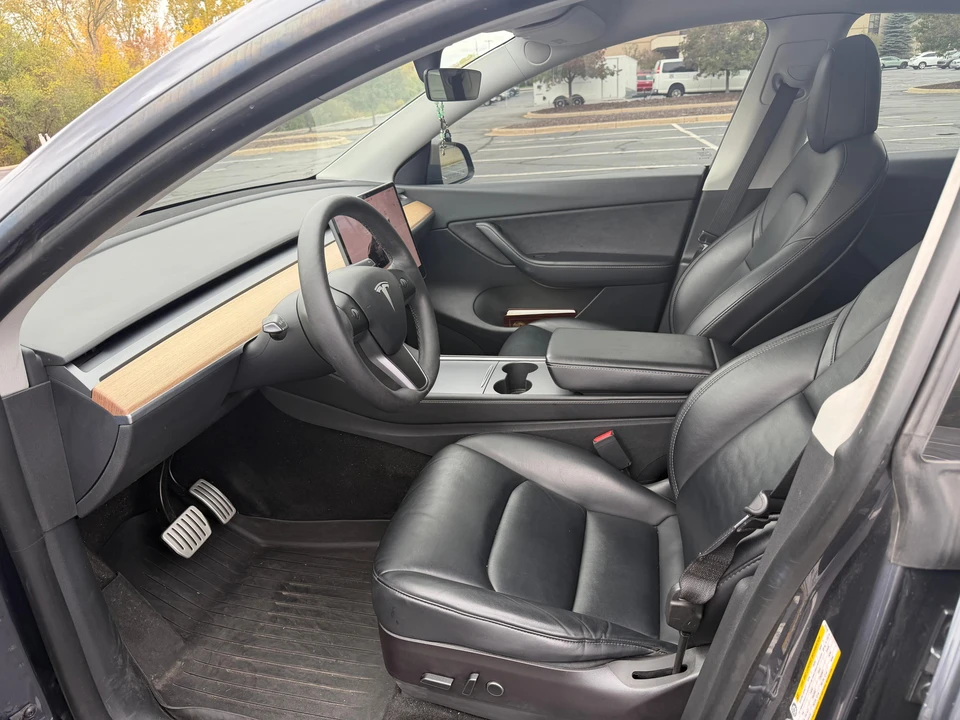 2022 Tesla Model Y Performance - Image 24 of 31
