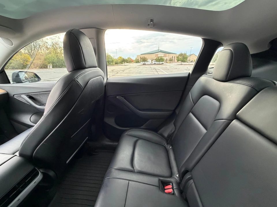2022 Tesla Model Y Performance - Image 26 of 31