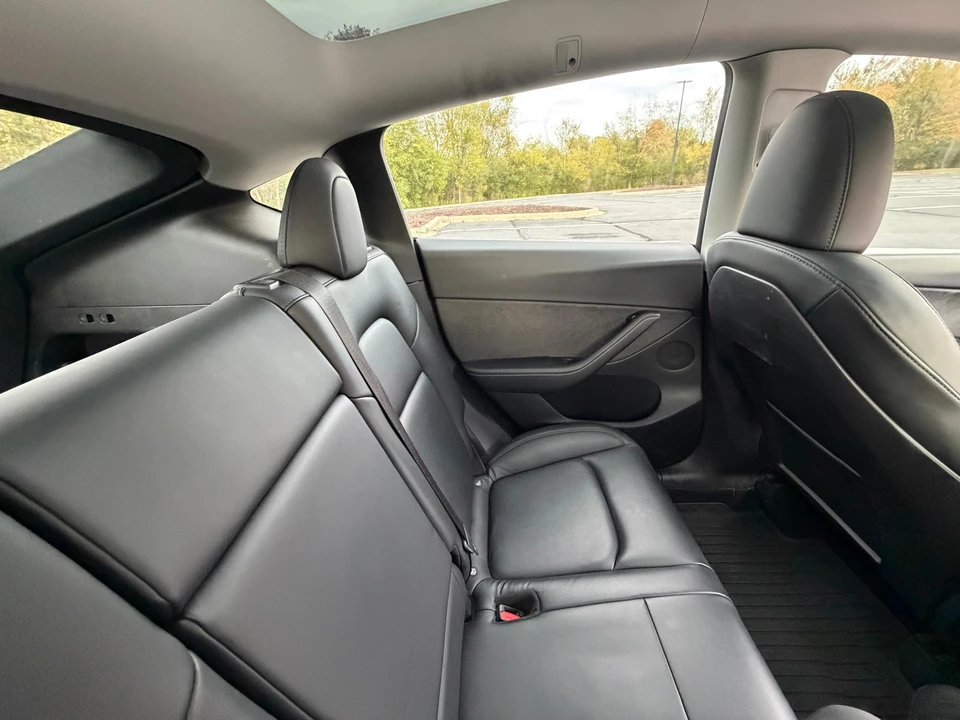 2022 Tesla Model Y Performance - Image 28 of 31