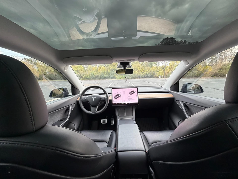 2022 Tesla Model Y Performance - Image 29 of 31