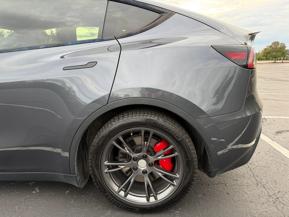 2022 Tesla Model Y Performance - Image 11 of 31