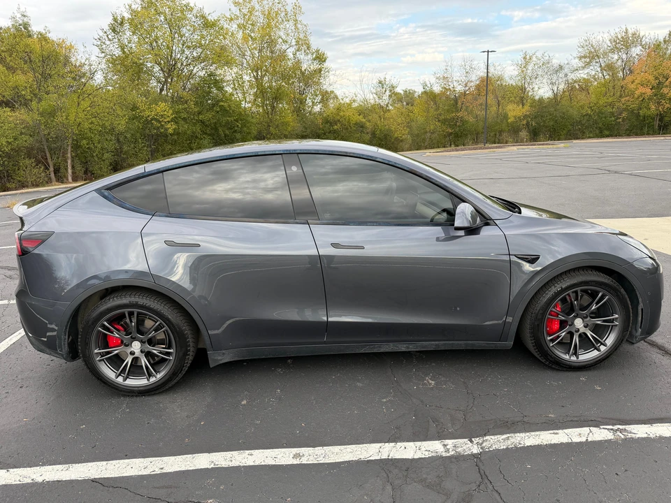 2022 Tesla Model Y Performance - Image 8 of 31