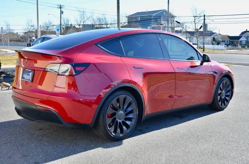 2022 Tesla Model Y Performance - Image 11 of 12