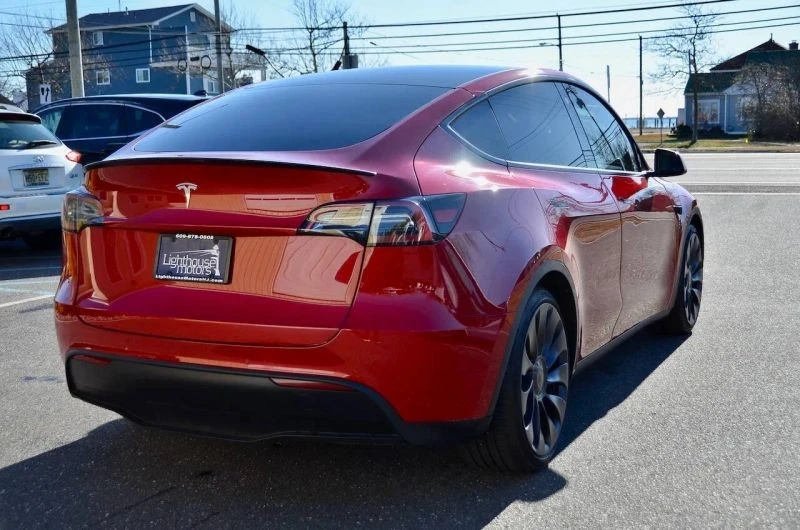 2022 Tesla Model Y Performance - Image 10 of 12