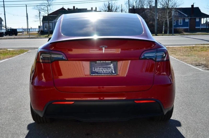 2022 Tesla Model Y Performance - Image 9 of 12