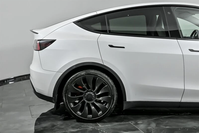 2022 Tesla Model Y Performance - Image 11 of 21