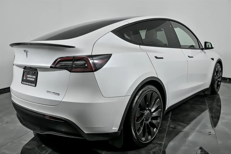2022 Tesla Model Y Performance - Image 10 of 21