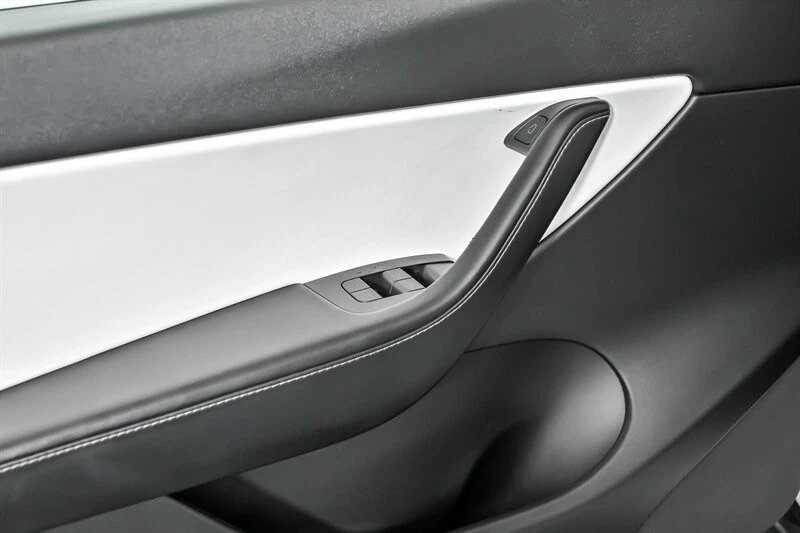2022 Tesla Model Y Performance - Image 15 of 21