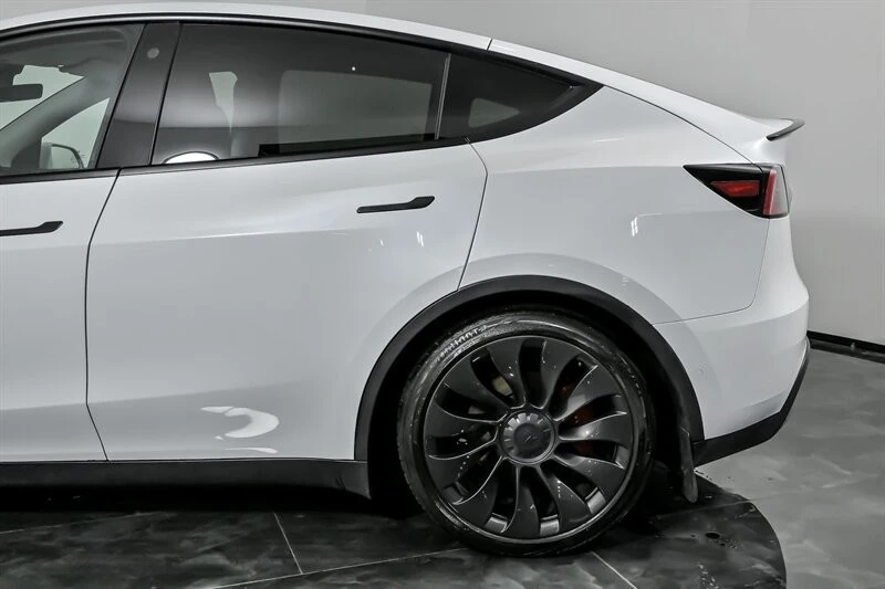 2022 Tesla Model Y Performance - Image 7 of 21