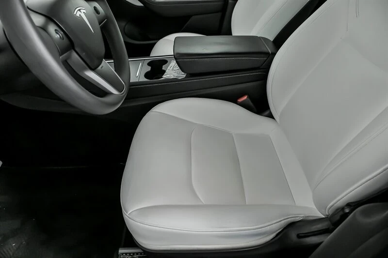 2022 Tesla Model Y Performance - Image 17 of 21