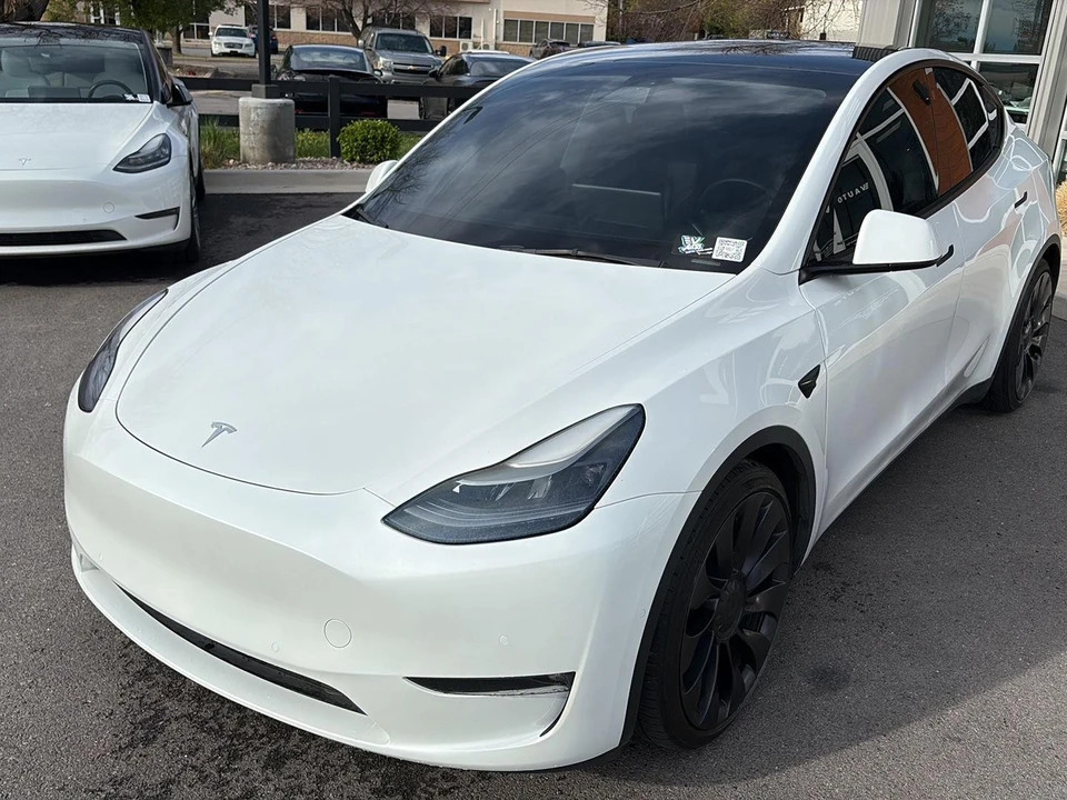 2022 Tesla Model Y Performance - Image 4 of 21