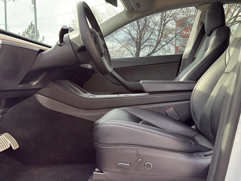 2022 Tesla Model Y Performance - Image 13 of 21