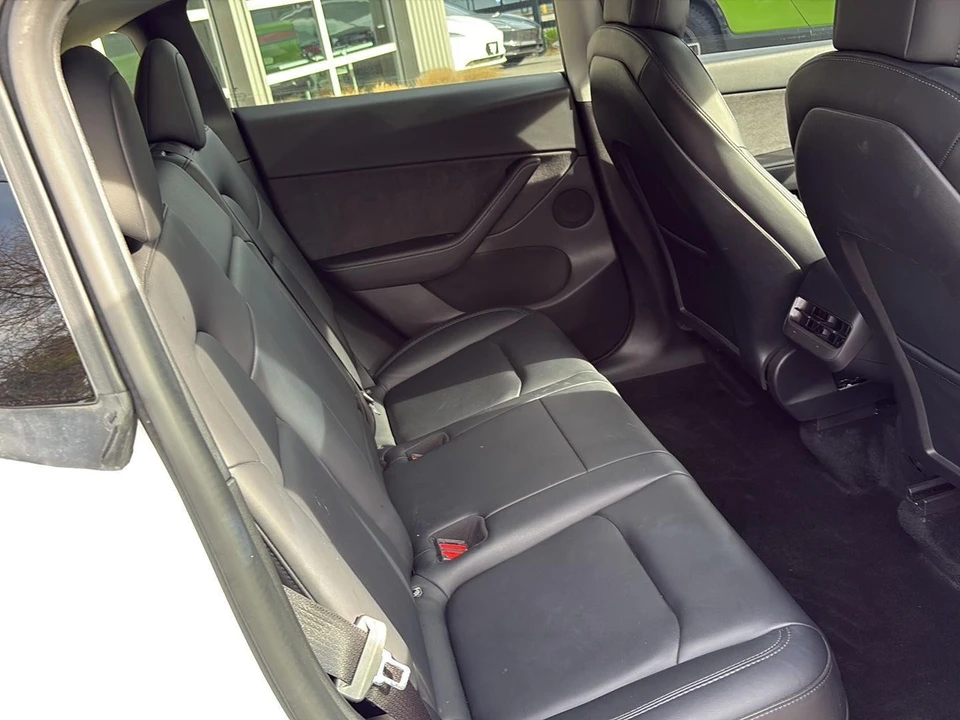2022 Tesla Model Y Performance - Image 18 of 27