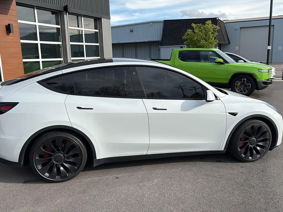 2022 Tesla Model Y Performance - Image 9 of 27