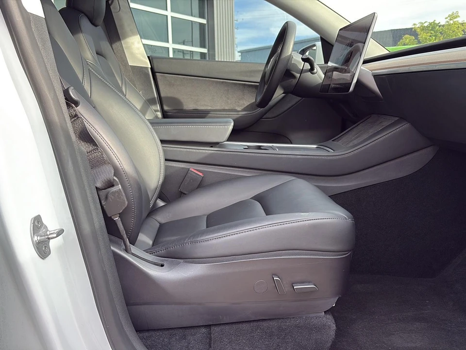 2022 Tesla Model Y Performance - Image 22 of 27