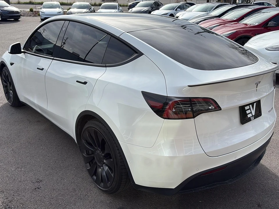 2022 Tesla Model Y Performance - Image 6 of 27