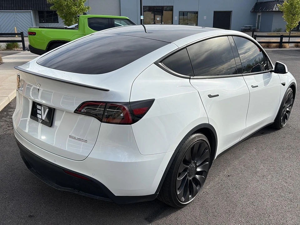 2022 Tesla Model Y Performance - Image 8 of 21
