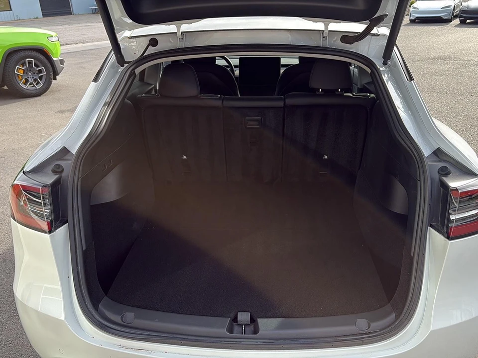 2022 Tesla Model Y Performance - Image 25 of 27