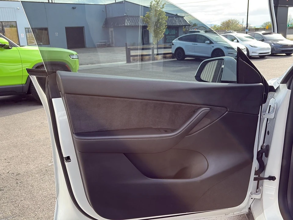 2022 Tesla Model Y Performance - Image 11 of 27