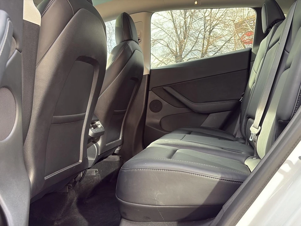 2022 Tesla Model Y Performance - Image 16 of 27