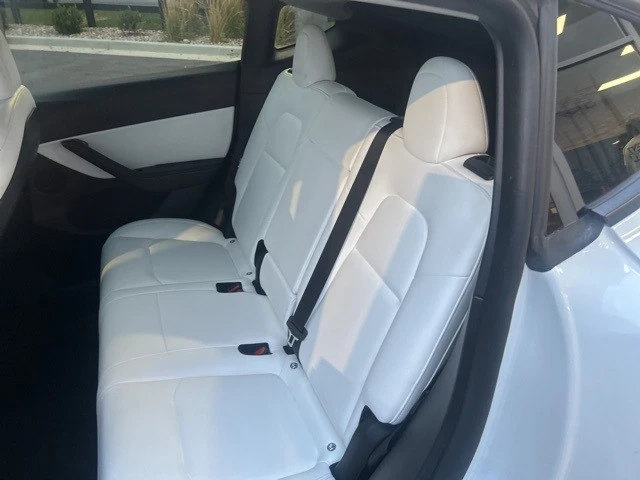 2022 Tesla Model Y Performance - Image 16 of 21