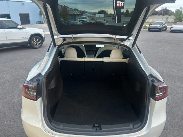 2022 Tesla Model Y Performance - Image 17 of 21