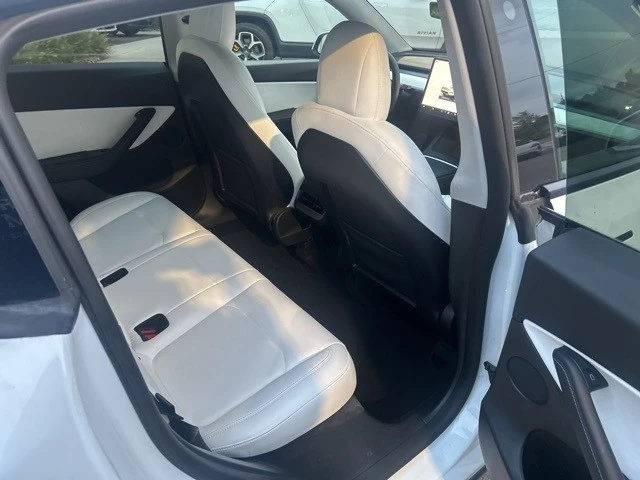 2022 Tesla Model Y Performance - Image 19 of 21
