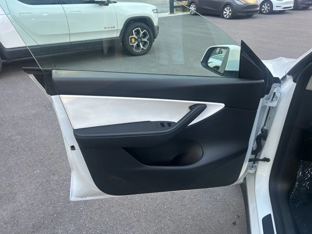 2022 Tesla Model Y Performance - Image 11 of 21