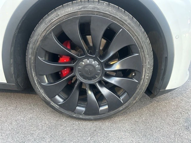 2022 Tesla Model Y Performance - Image 10 of 21