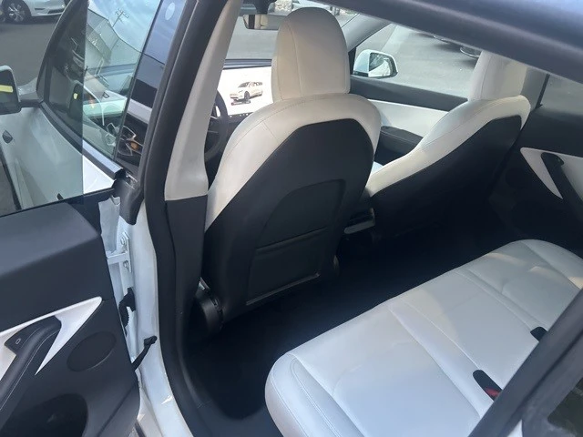 2022 Tesla Model Y Performance - Image 15 of 21