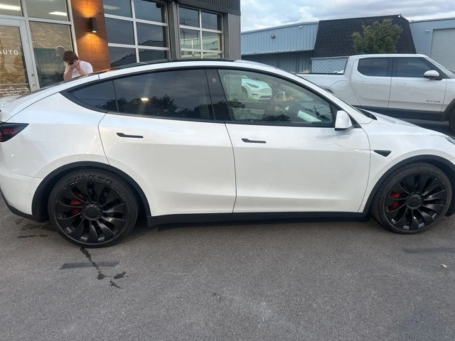 2022 Tesla Model Y Performance - Image 9 of 21