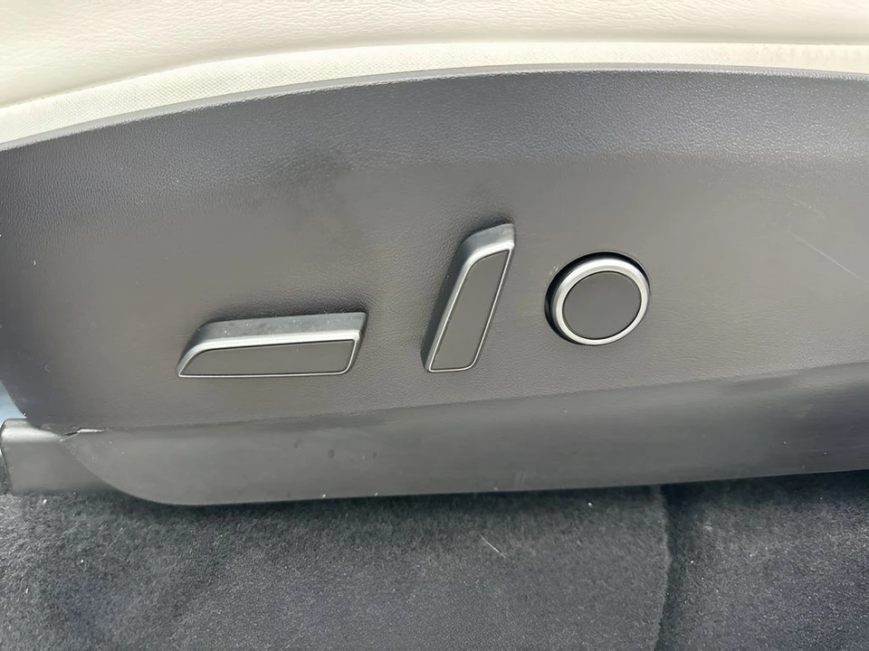 2022 Tesla Model Y Performance - Image 10 of 12