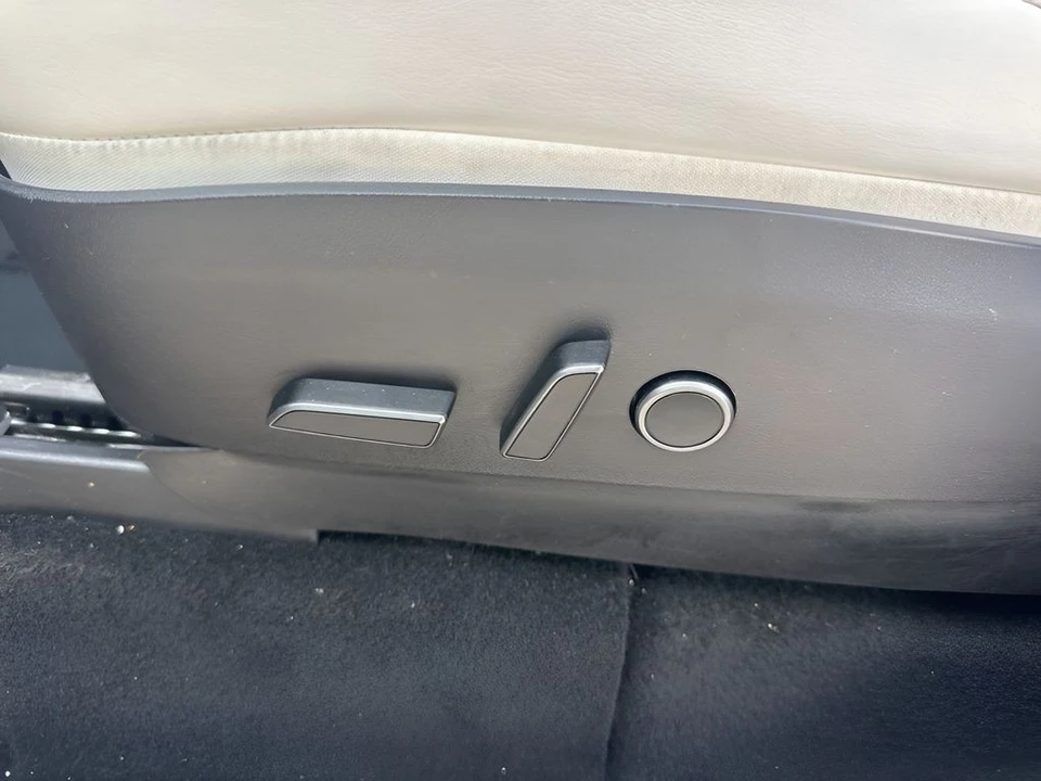 2022 Tesla Model Y Performance - Image 10 of 12
