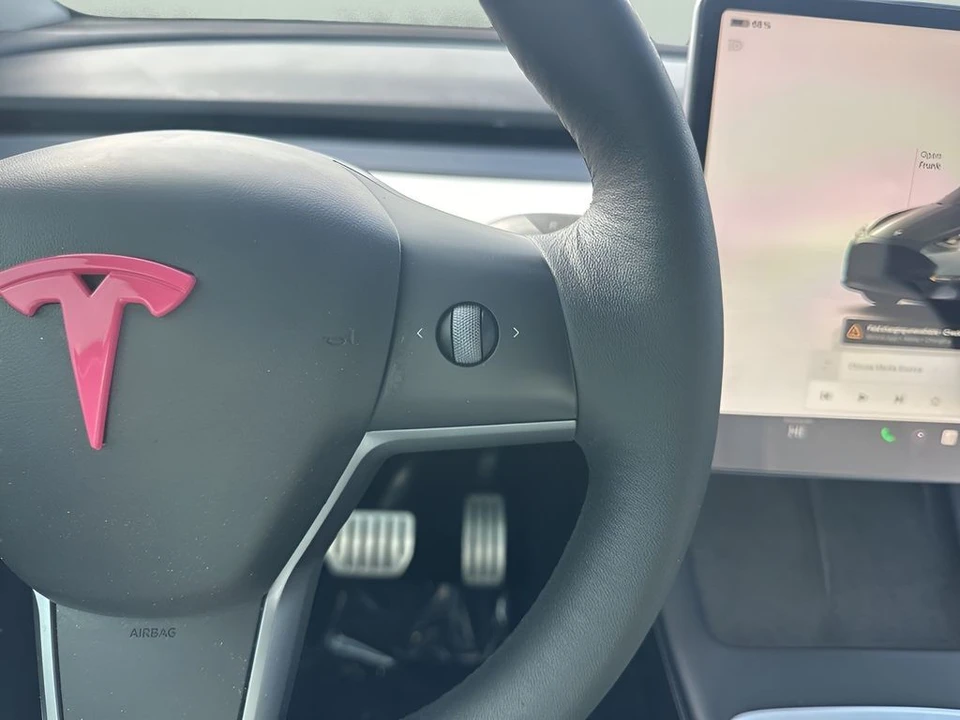 2022 Tesla Model Y Performance - Image 16 of 21