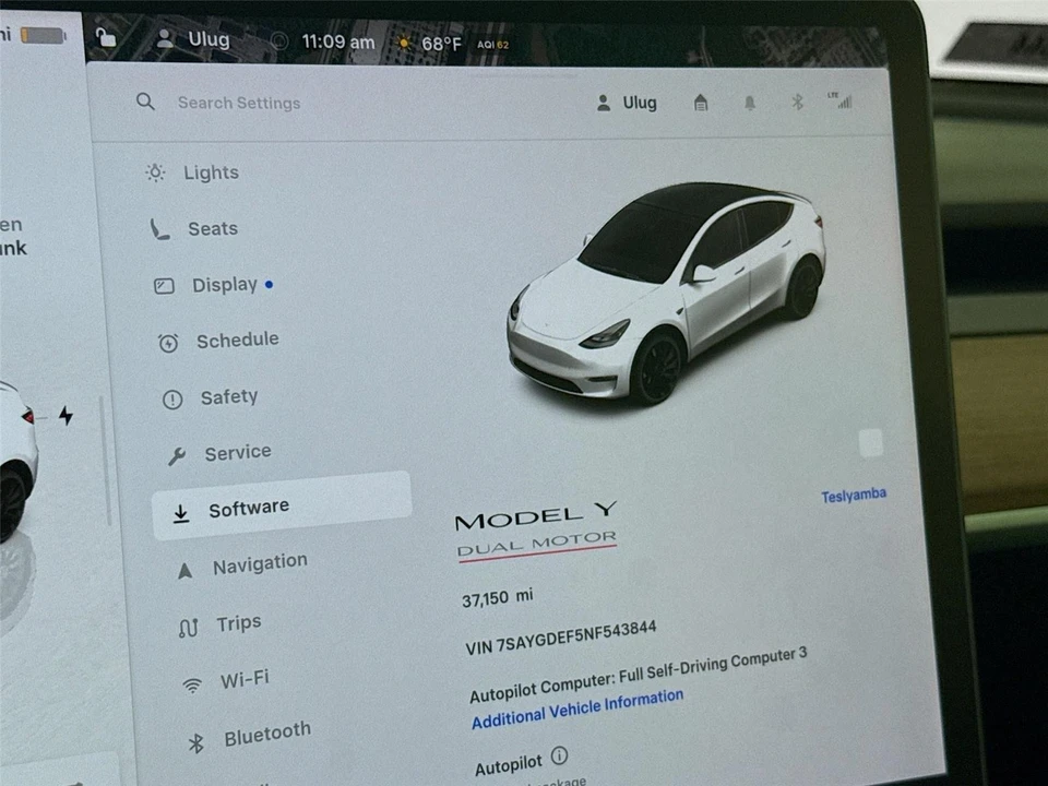2022 Tesla Model Y Performance - Image 9 of 14