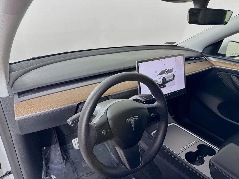 2022 Tesla Model Y Performance - Image 9 of 21