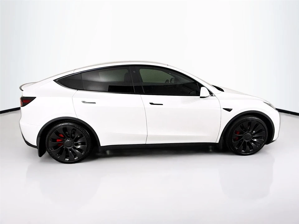 2022 Tesla Model Y Performance - Image 8 of 21