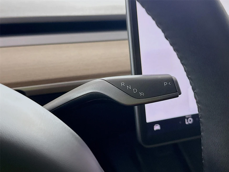 2022 Tesla Model Y Performance - Image 17 of 21