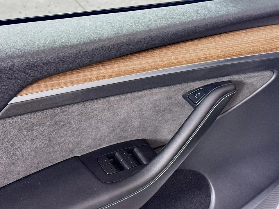 2022 Tesla Model Y Performance - Image 18 of 21