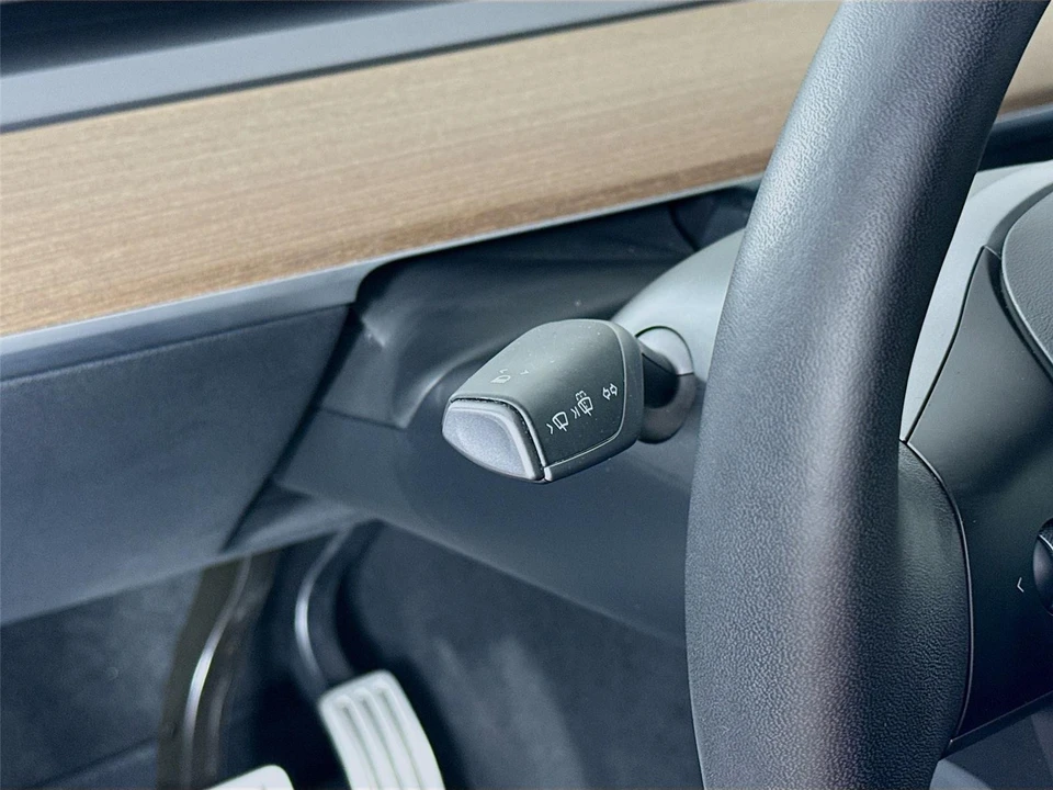 2022 Tesla Model Y Performance - Image 10 of 21