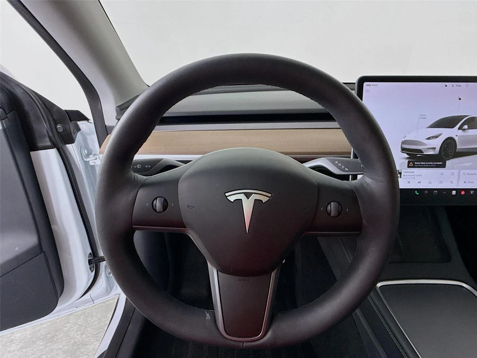 2022 Tesla Model Y Performance - Image 8 of 14
