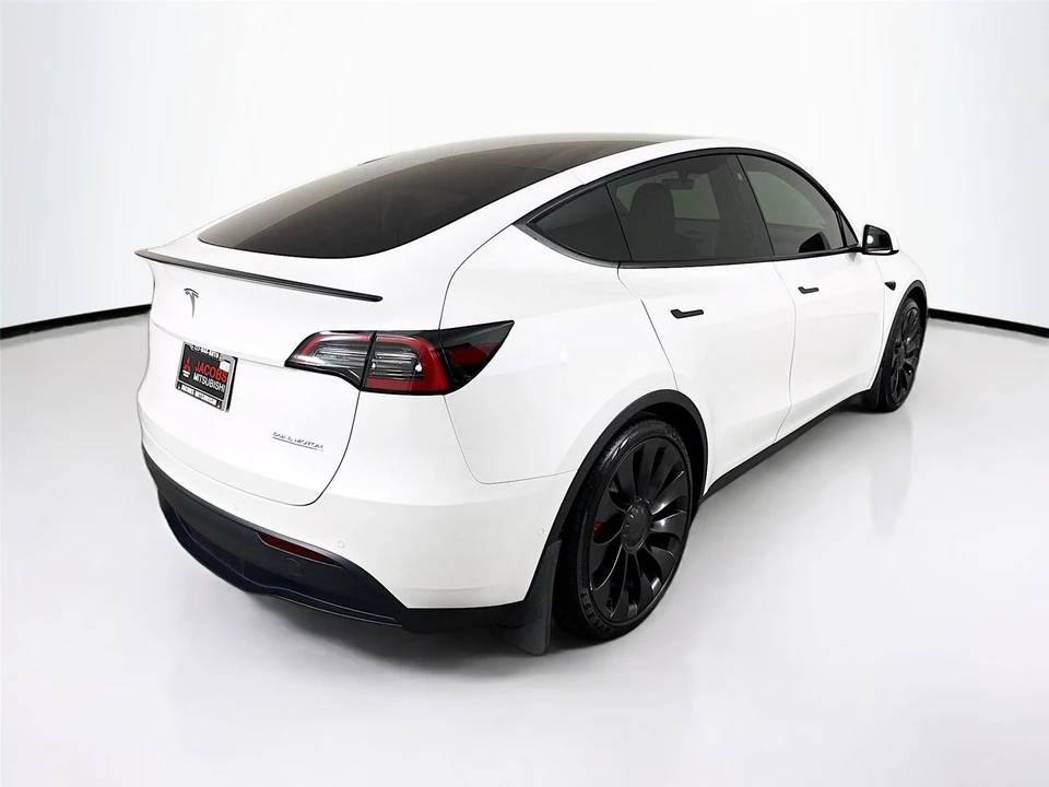 2022 Tesla Model Y Performance - Image 7 of 21