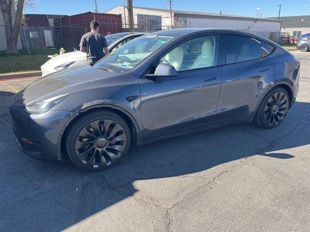 2022 Tesla Model Y Performance - Image 8 of 10