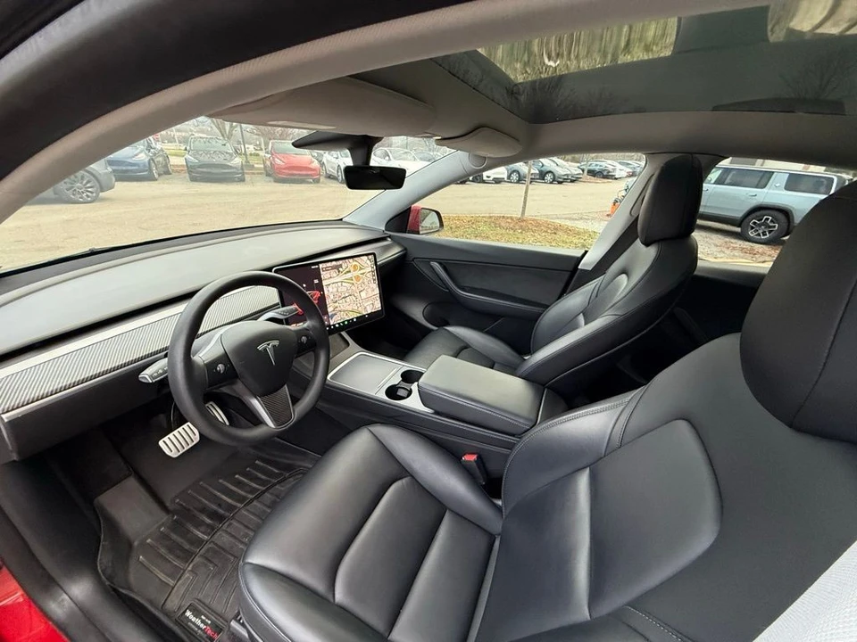 2022 Tesla Model Y Performance - Image 9 of 21