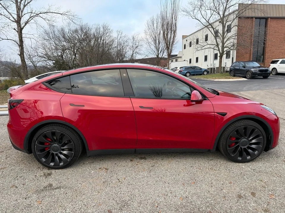 2022 Tesla Model Y Performance - Image 7 of 21