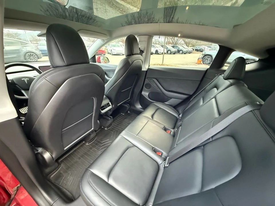 2022 Tesla Model Y Performance - Image 12 of 21