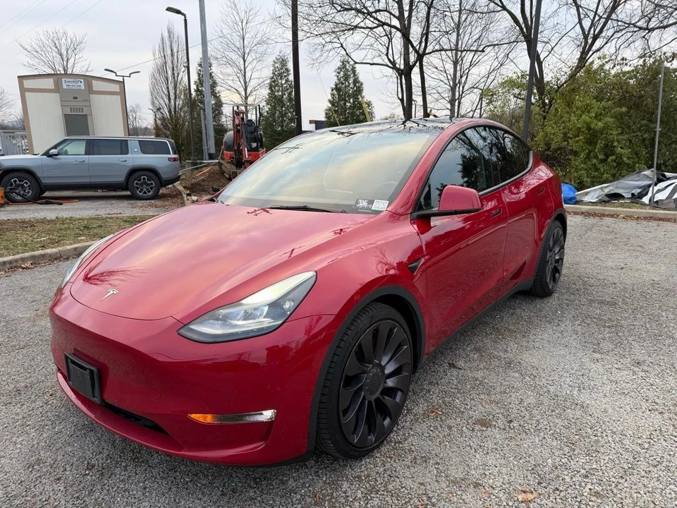 2022 Tesla Model Y Performance - Image 2 of 21