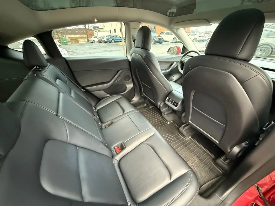 2022 Tesla Model Y Performance - Image 16 of 21